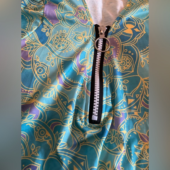 NWOT Unbranded pattern shirt - Picture 3 of 4